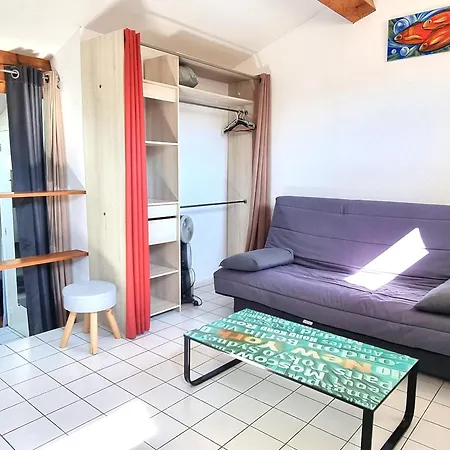 En Duplex 4 Couchages Au Coeur De Port-vendres, Face A La Place De L'obelisque - Fr-1-309-337 *