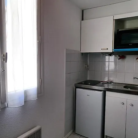 En Duplex 4 Couchages Au Coeur De Port-vendres, Face A La Place De L'obelisque - Fr-1-309-337